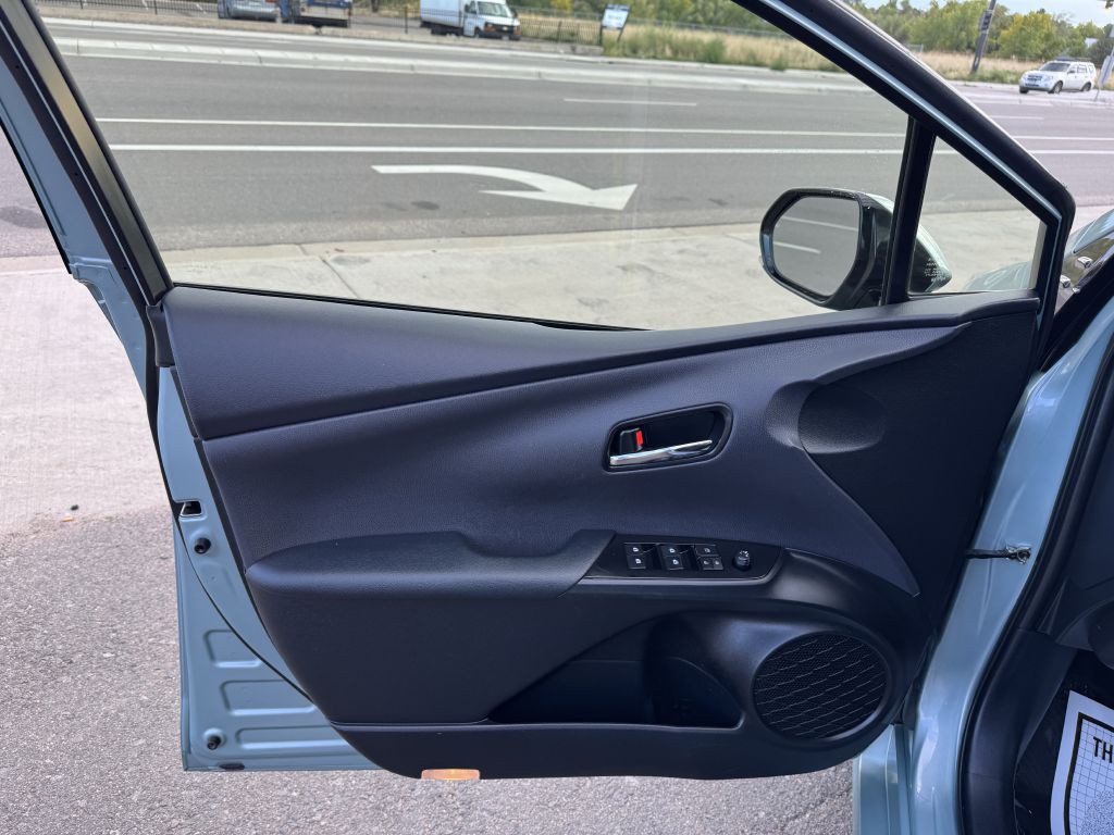 2017 Toyota Prius Image 15