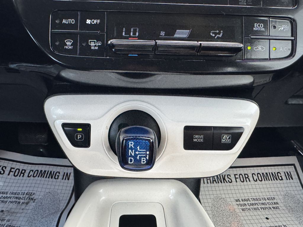 2017 Toyota Prius Image 21