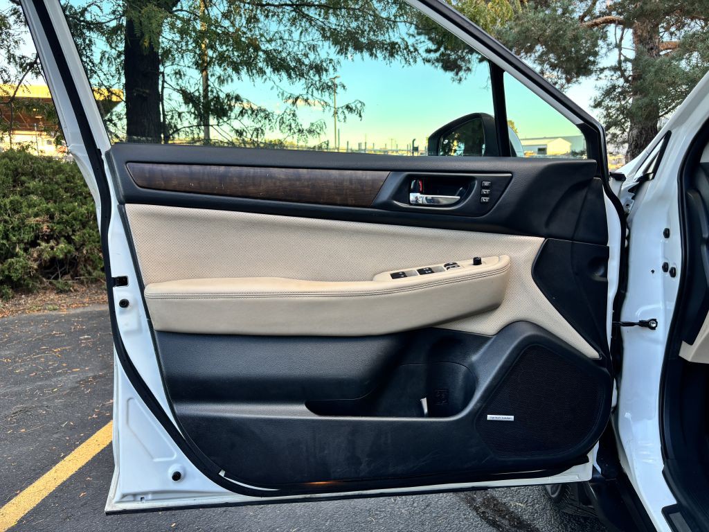 2015 Subaru Outback Image 16