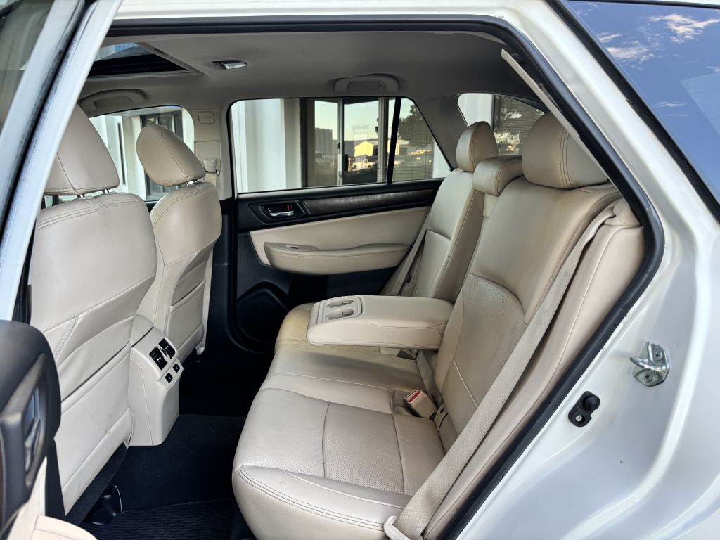 2015 Subaru Outback Image 17