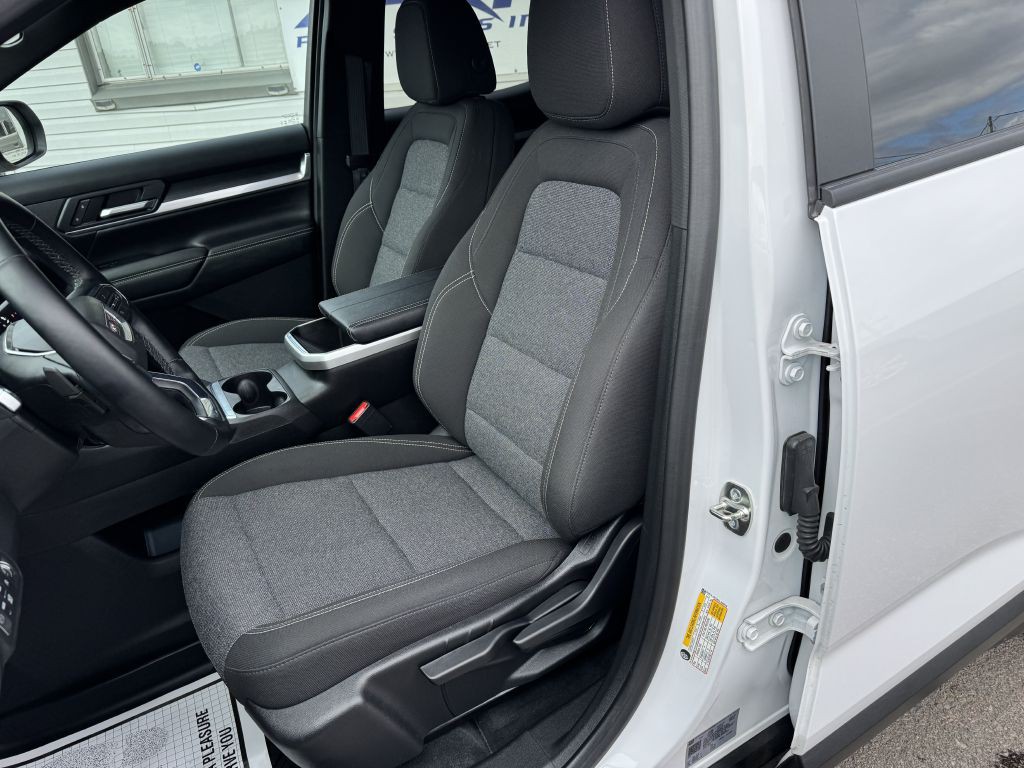 2025 GMC Terrain Image 12
