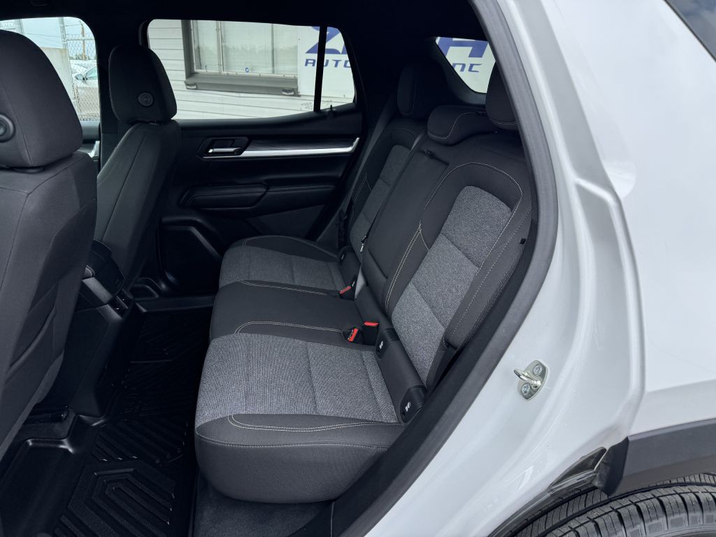 2025 GMC Terrain Image 16