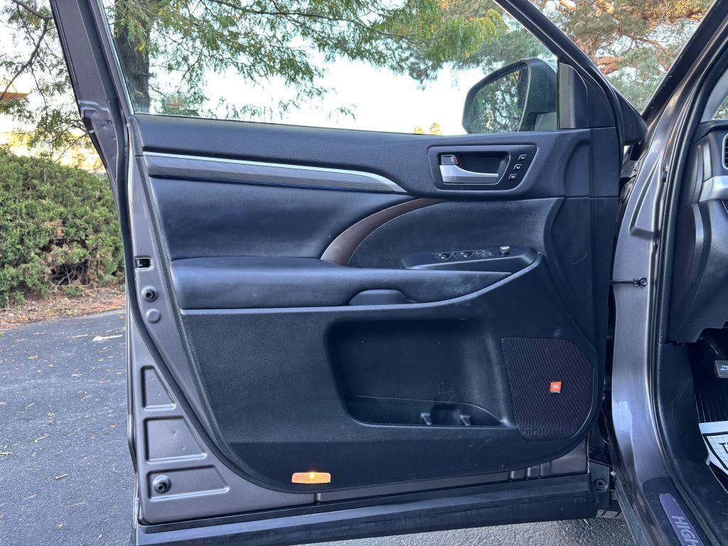 2019 Toyota Highlander Image 16