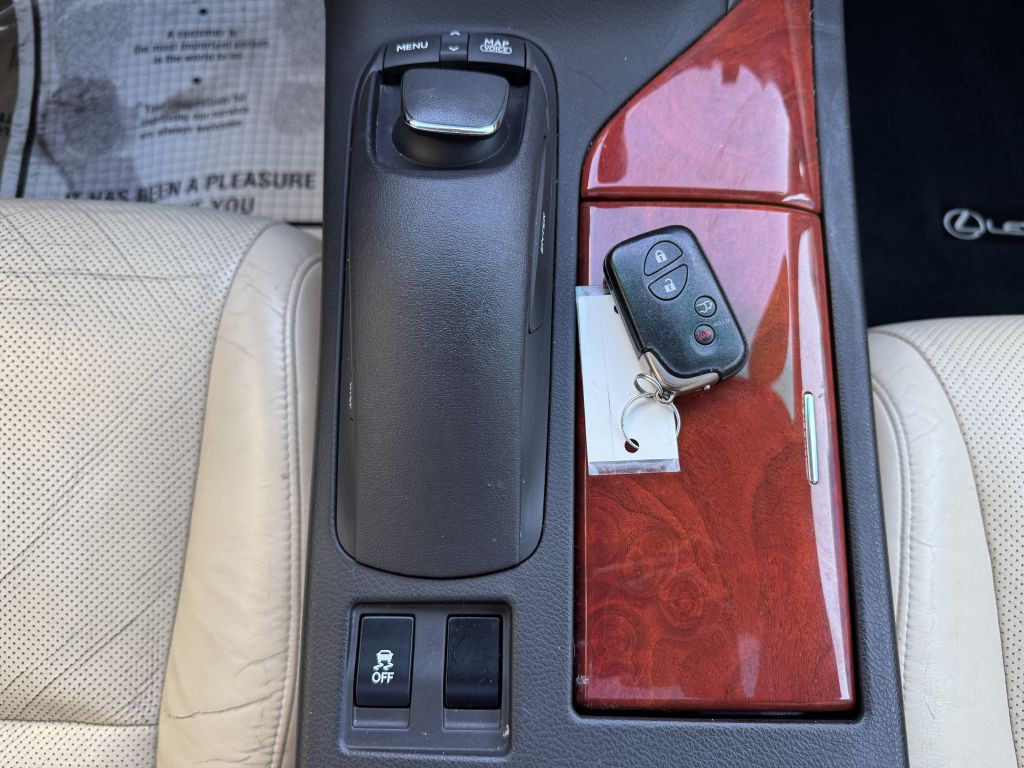 2012 Lexus RX 450h Image 24