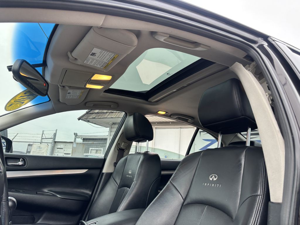 2013 INFINITI G37 Image 15