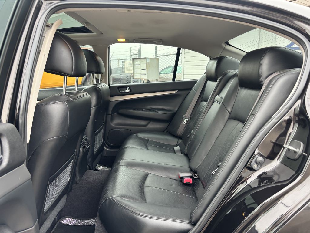 2013 INFINITI G37 Image 17