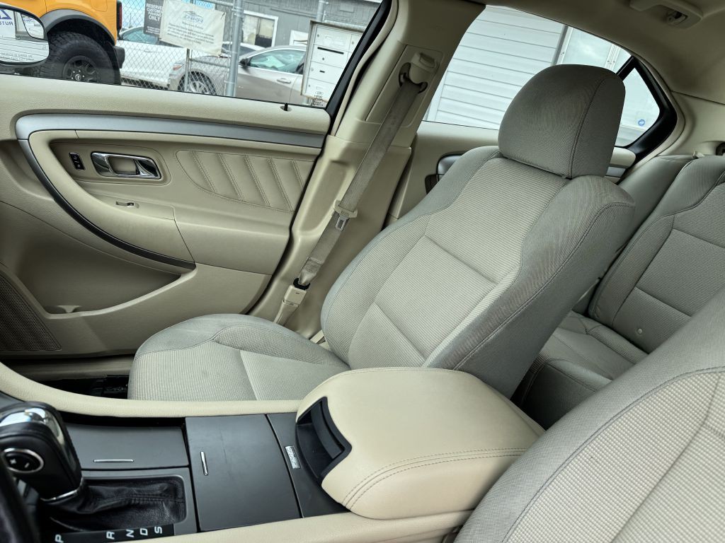 2013 Ford Taurus Image 13