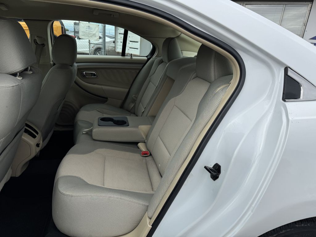 2013 Ford Taurus Image 16