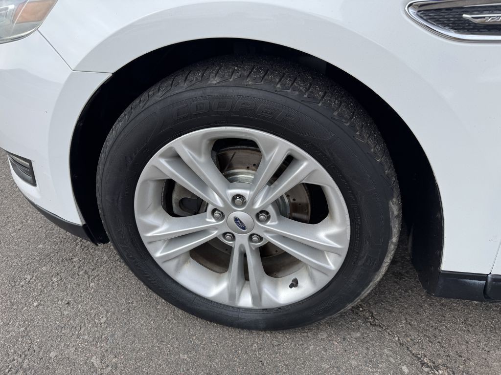 2013 Ford Taurus Image 25