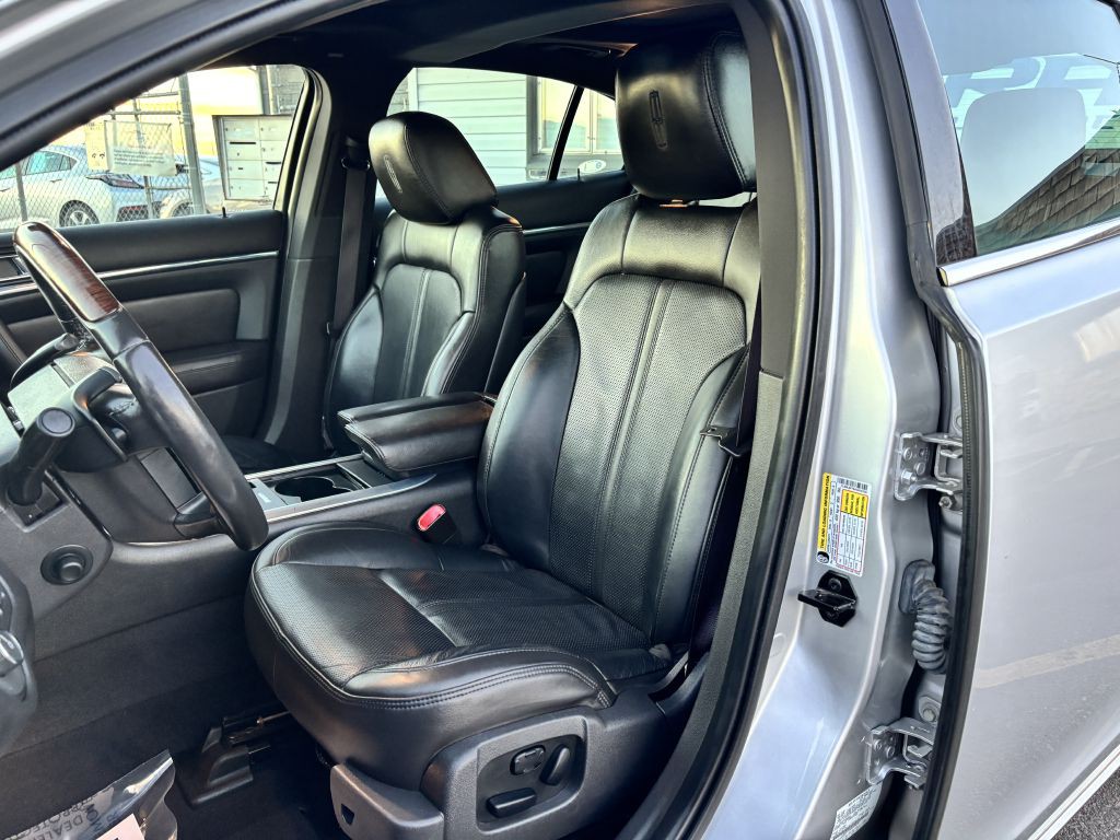 2010 Lincoln MKS Image 13
