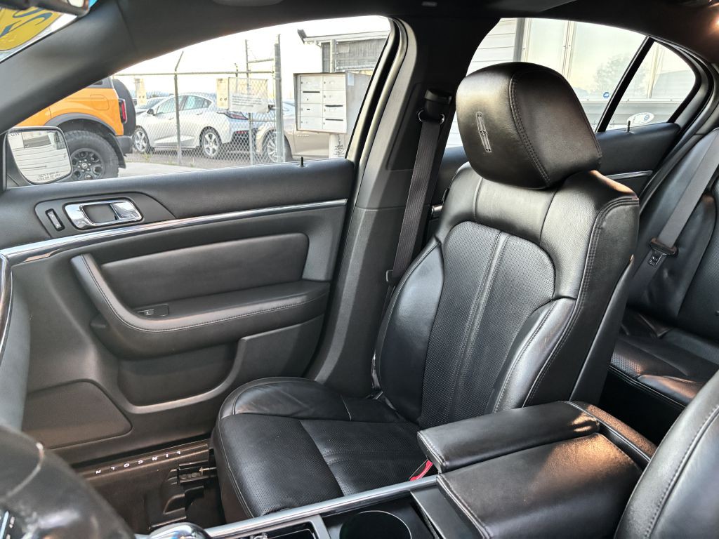 2010 Lincoln MKS Image 14