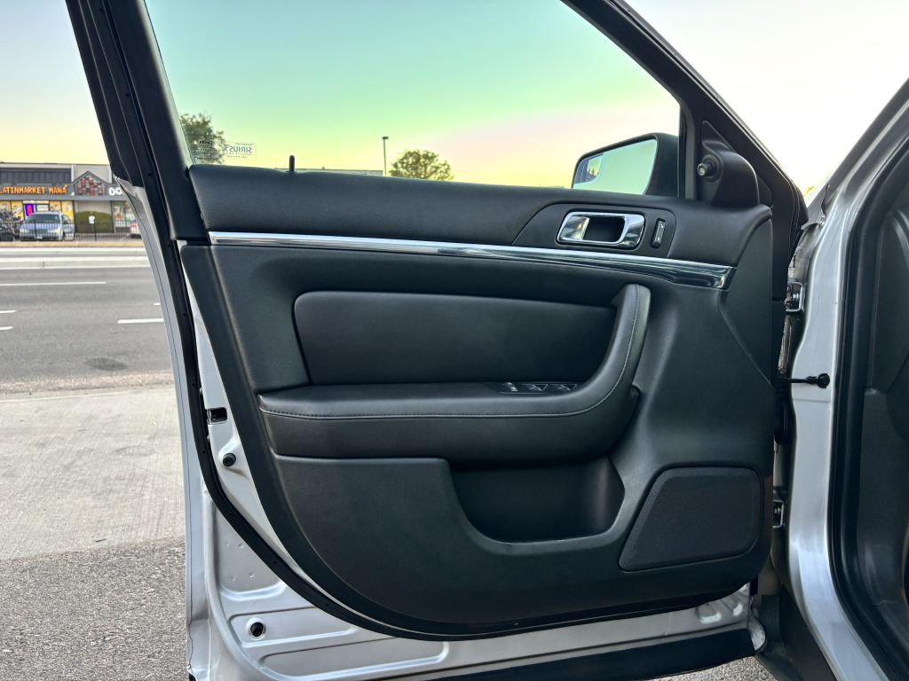 2010 Lincoln MKS Image 16