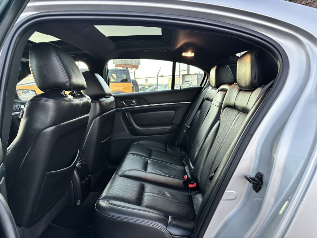 2010 Lincoln MKS Image 17
