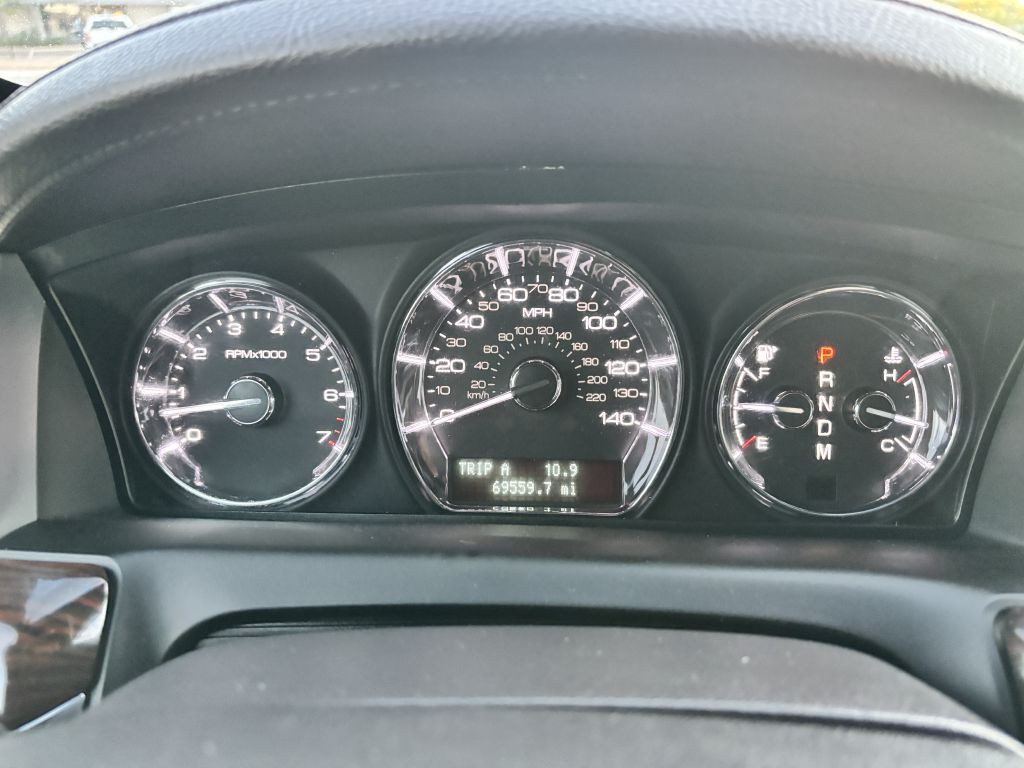 2010 Lincoln MKS Image 24