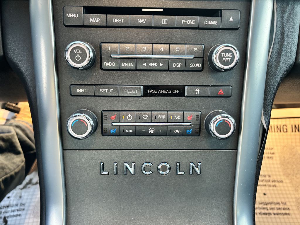 2010 Lincoln MKS Image 27