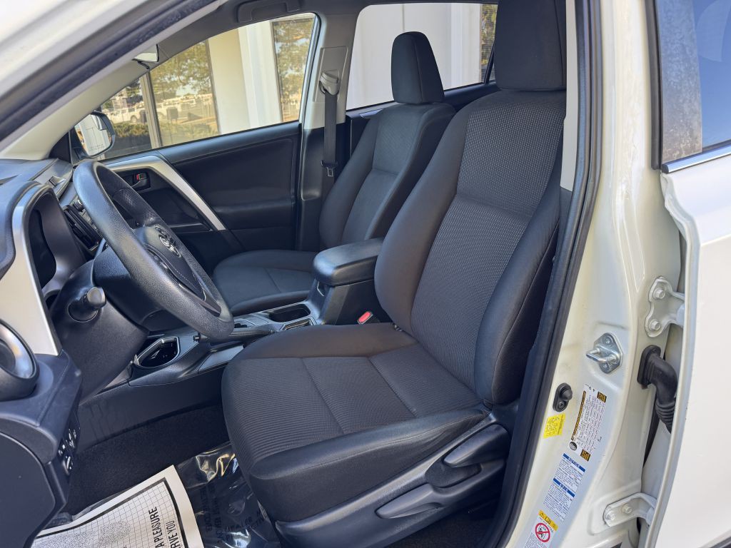 2017 Toyota Rav4 Image 12