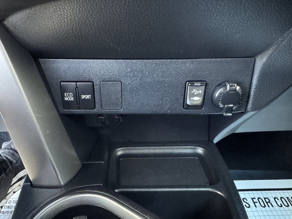 2017 Toyota Rav4 Image 24