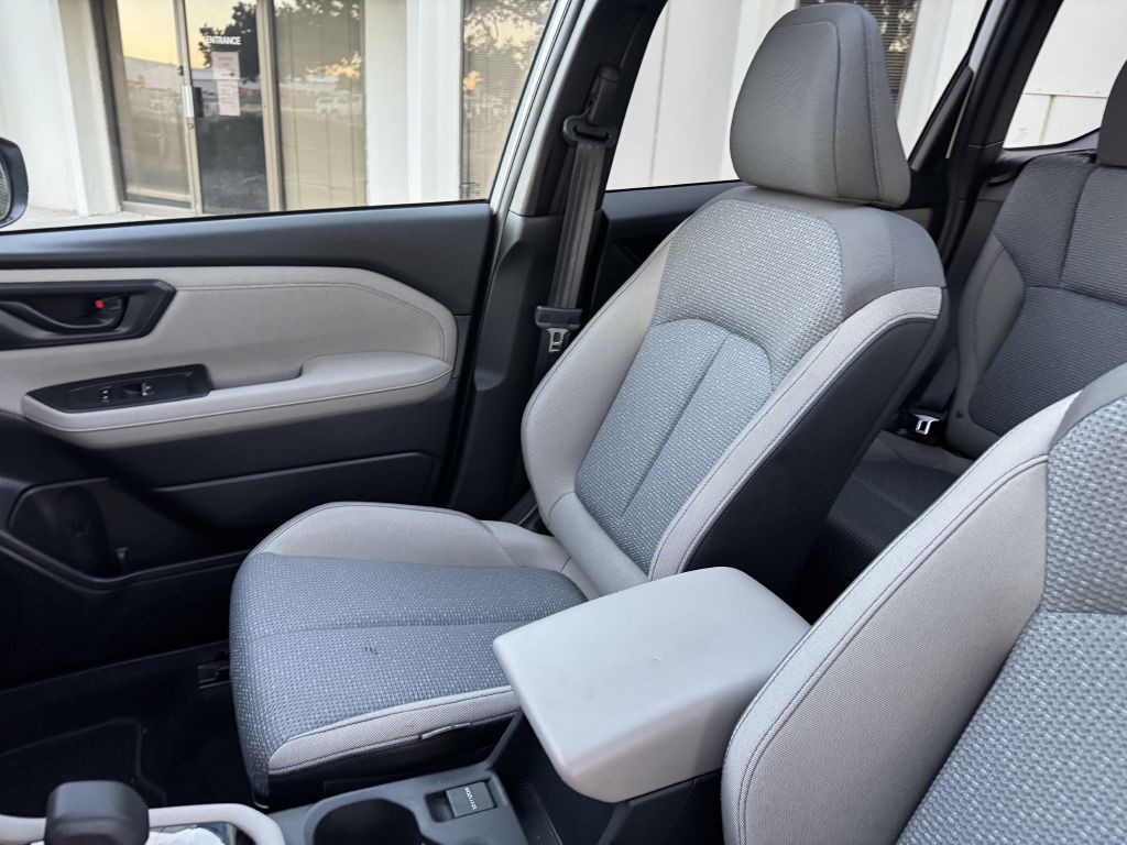 2025 Subaru Forester Image 13