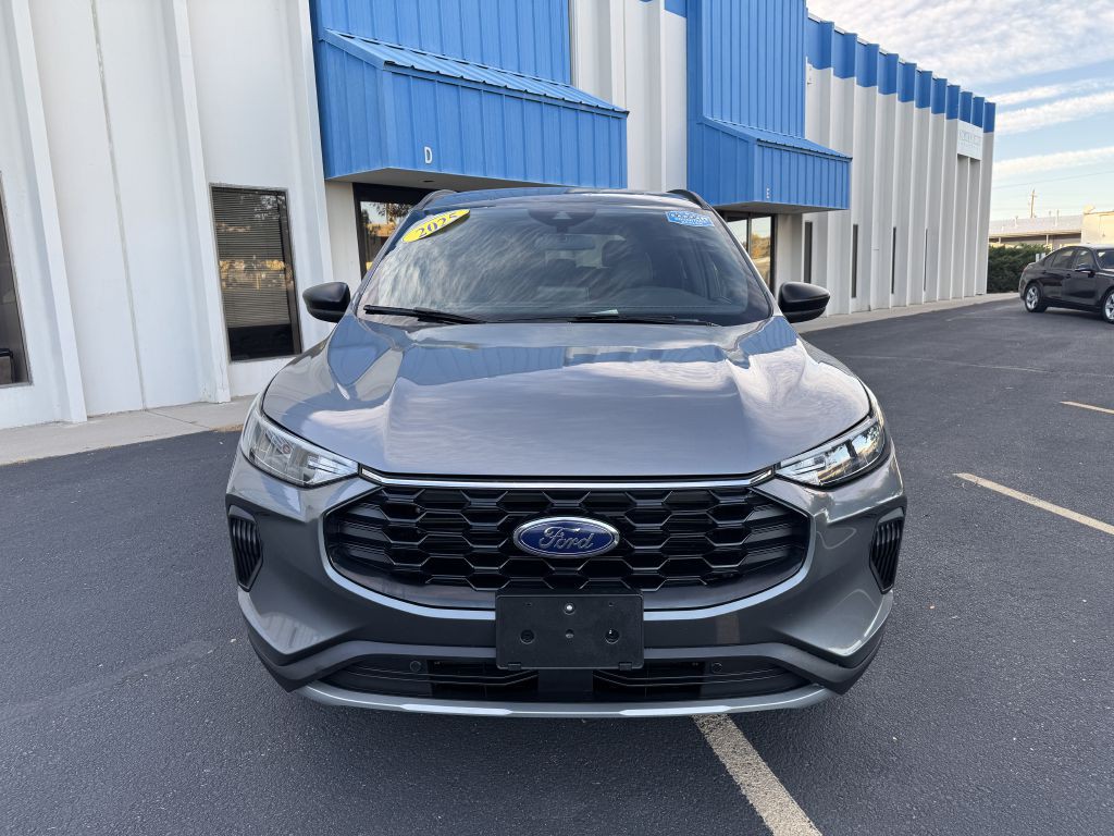 2025 Ford Escape Image 2