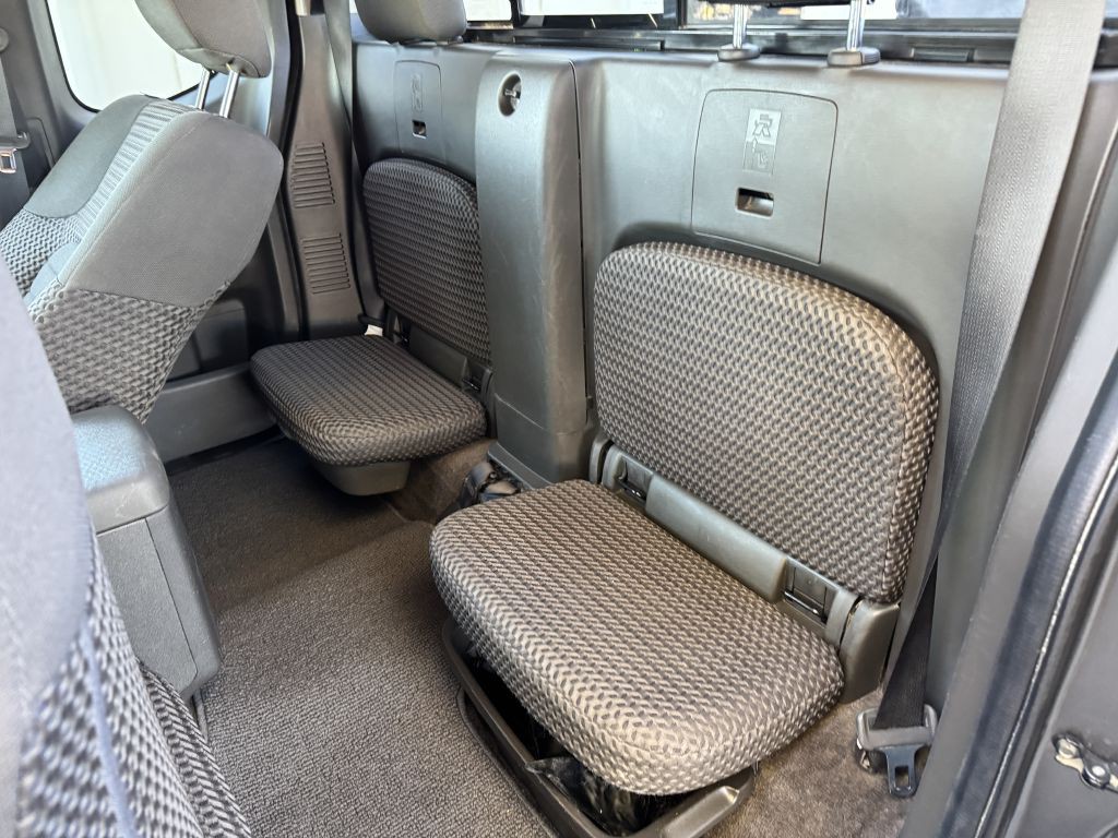 2016 Nissan Frontier Image 16