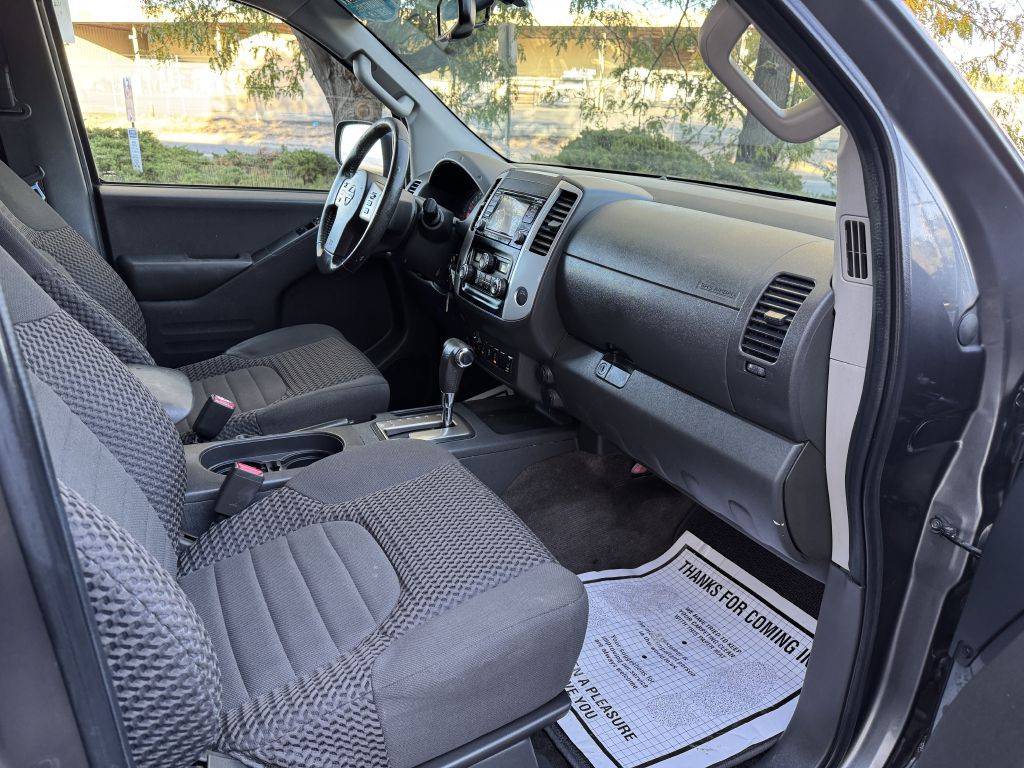 2016 Nissan Frontier Image 17