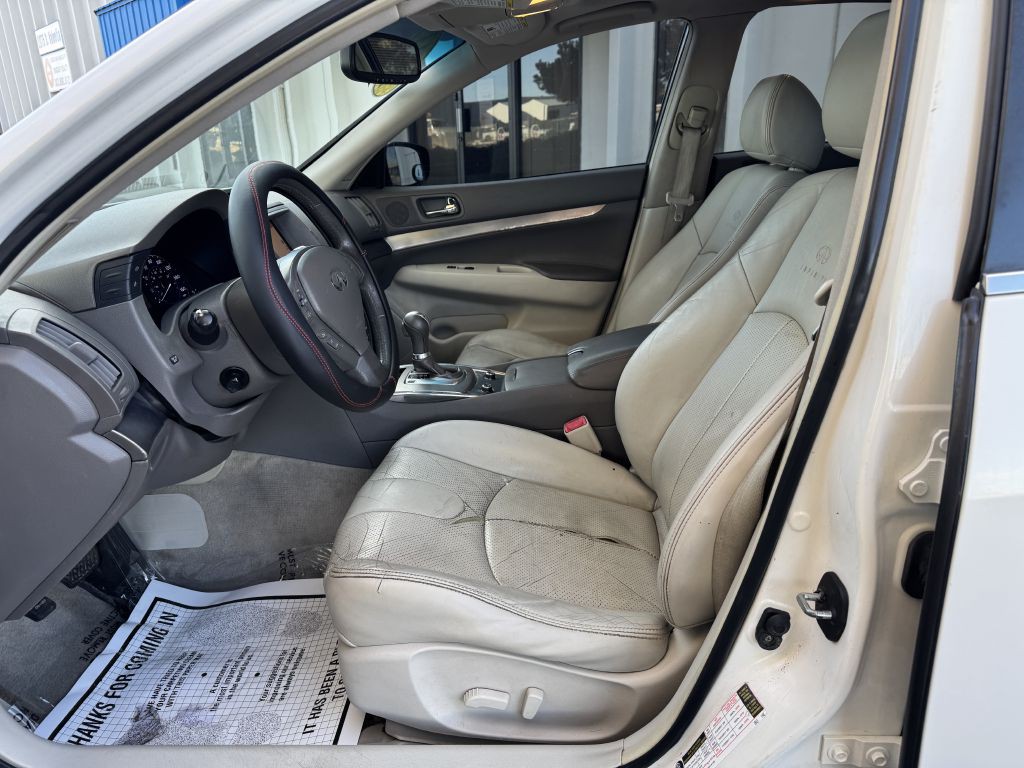 2013 INFINITI G37 Image 11