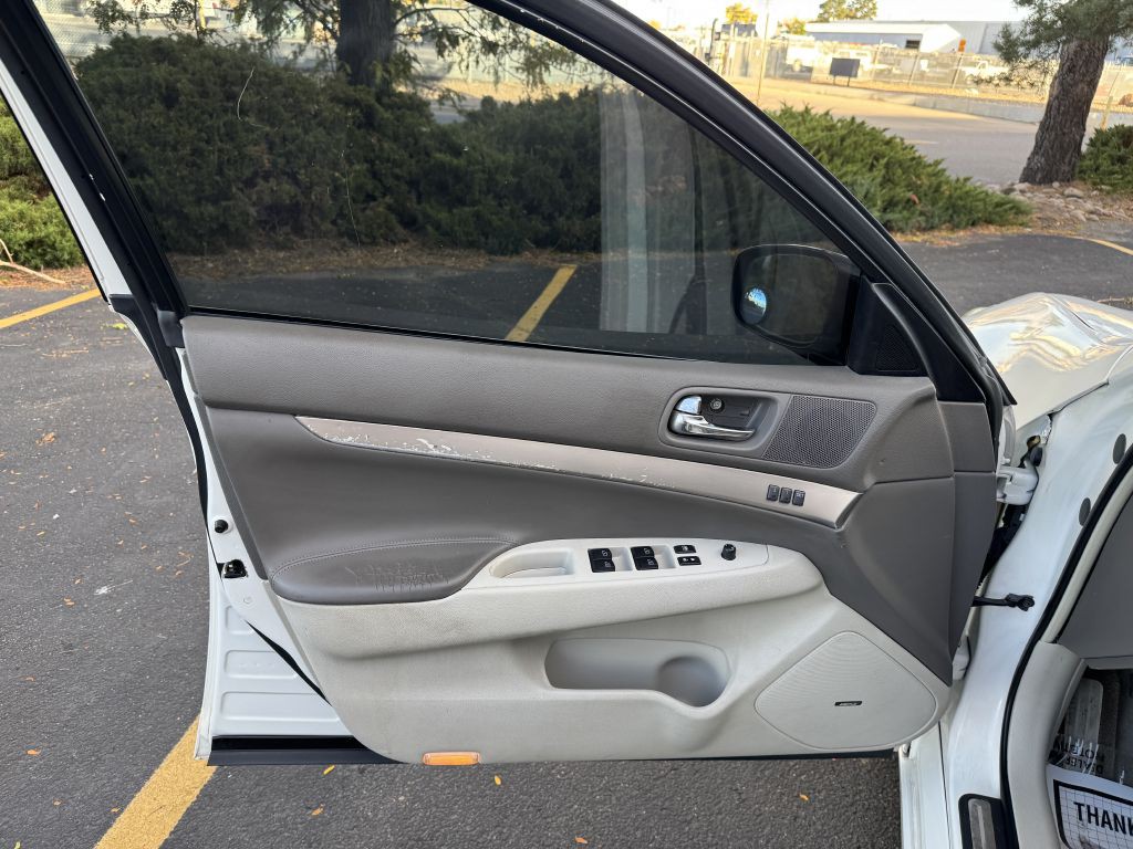 2013 INFINITI G37 Image 15