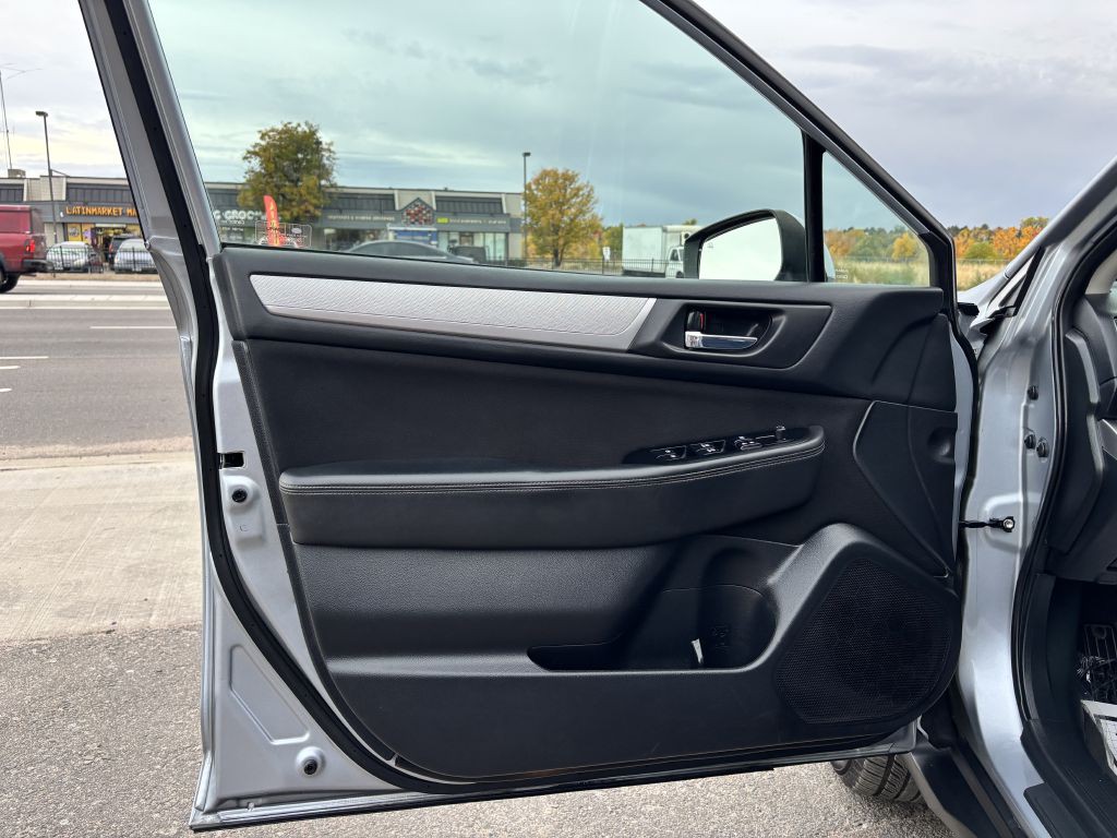 2015 Subaru Outback Image 17