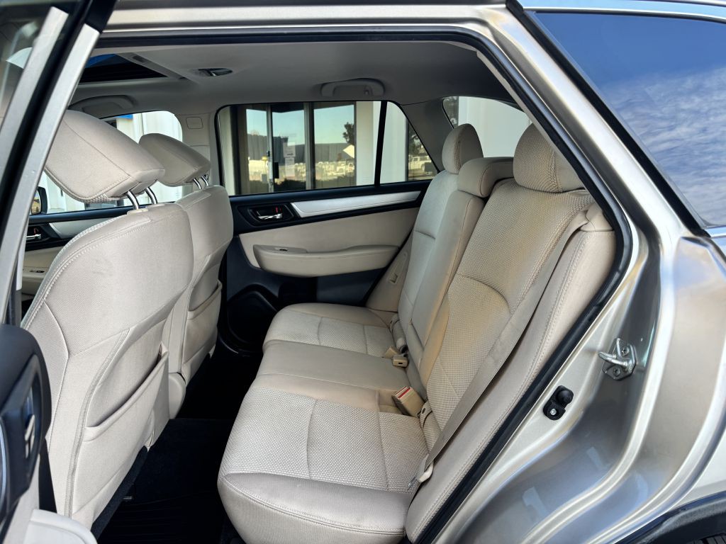 2015 Subaru Outback Image 17
