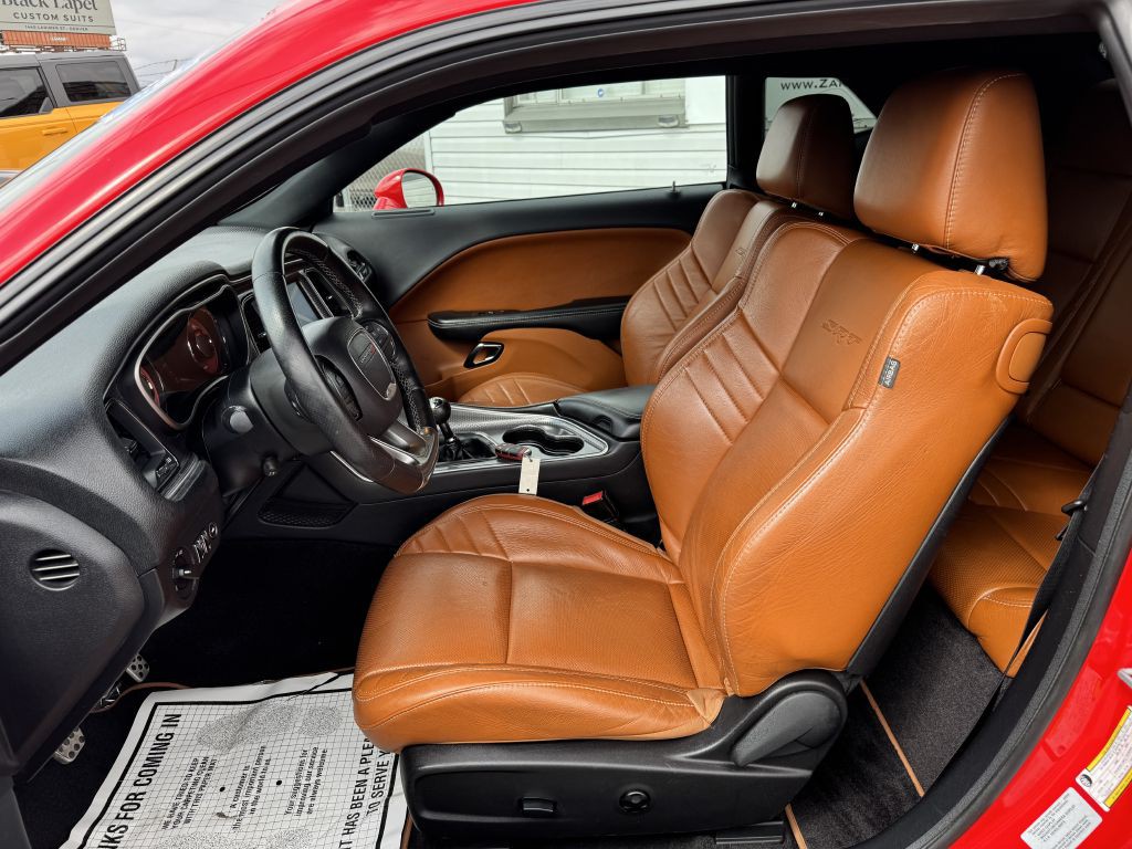 2016 Dodge Challenger Image 12