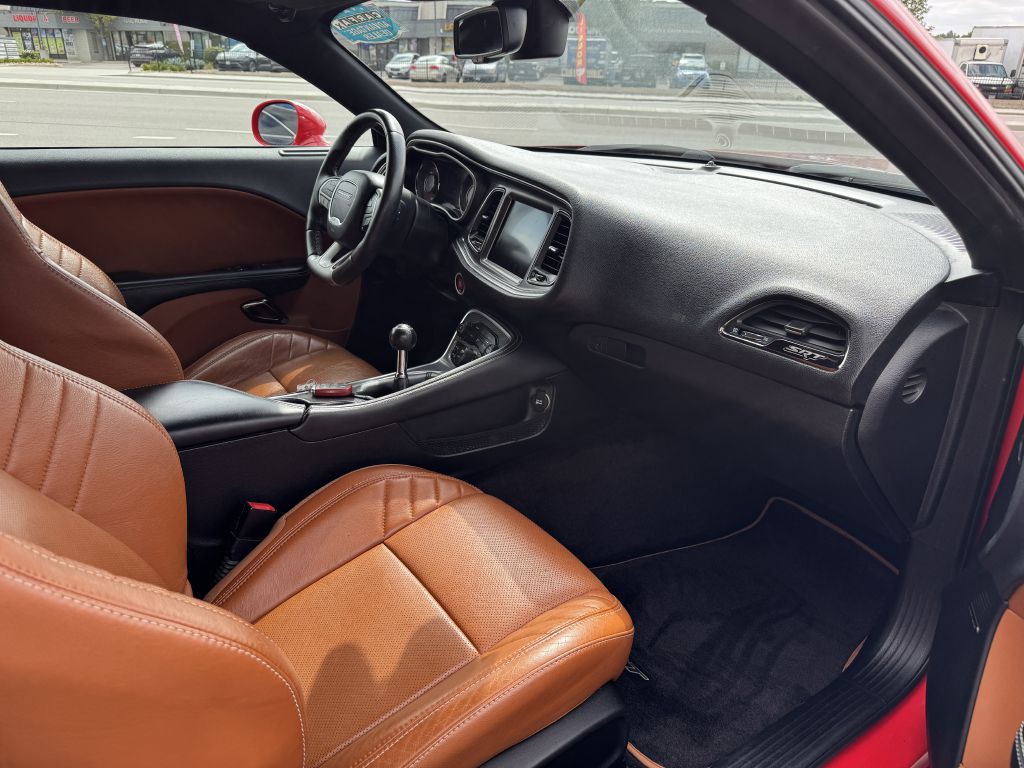 2016 Dodge Challenger Image 19