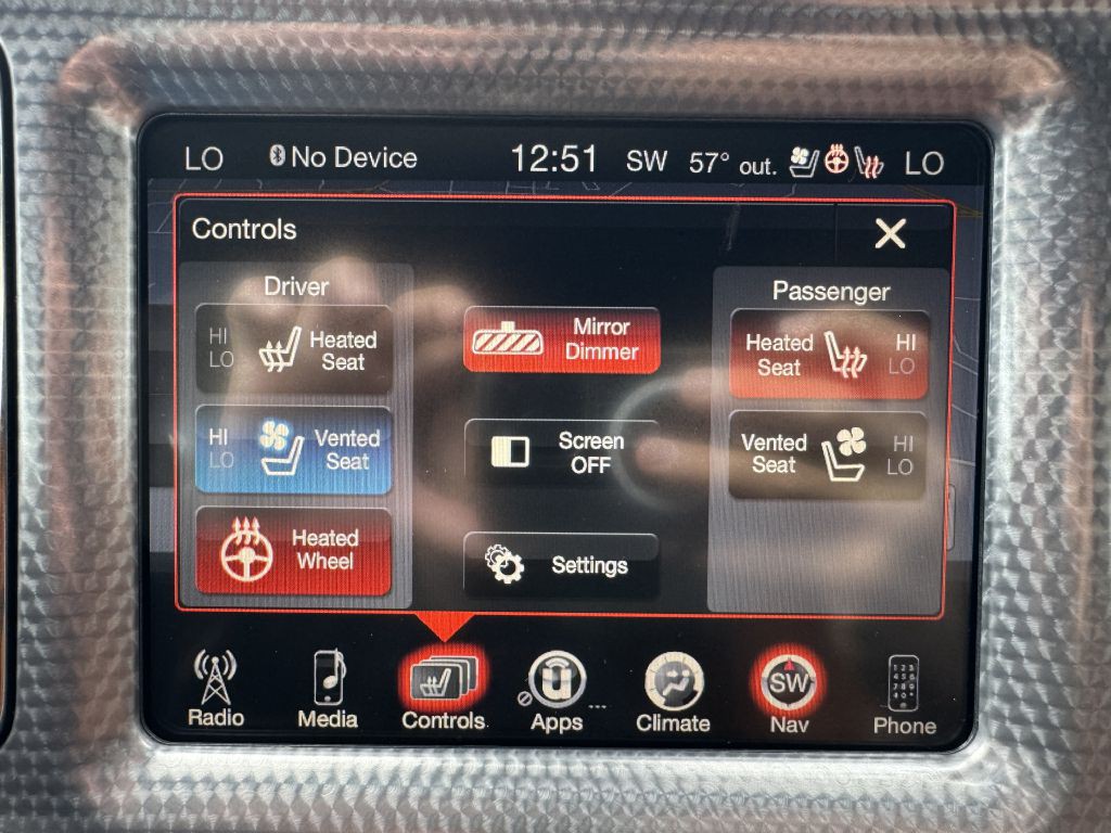 2016 Dodge Challenger Image 30
