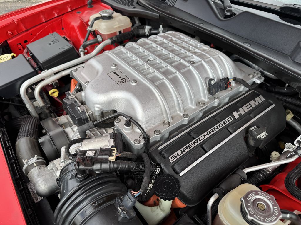 2016 Dodge Challenger Image 38