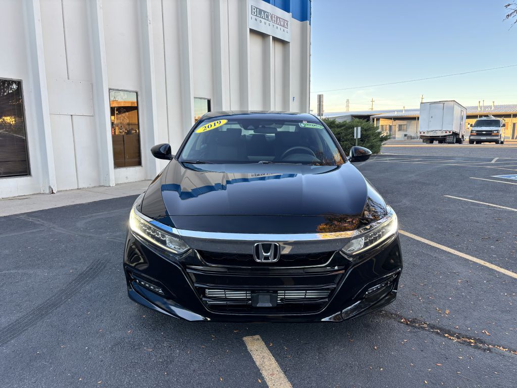 2019 Honda Accord Image 2