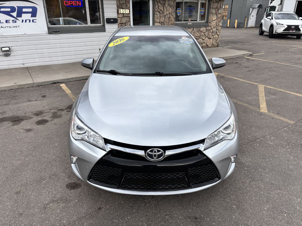 2016 Toyota Camry Image 10