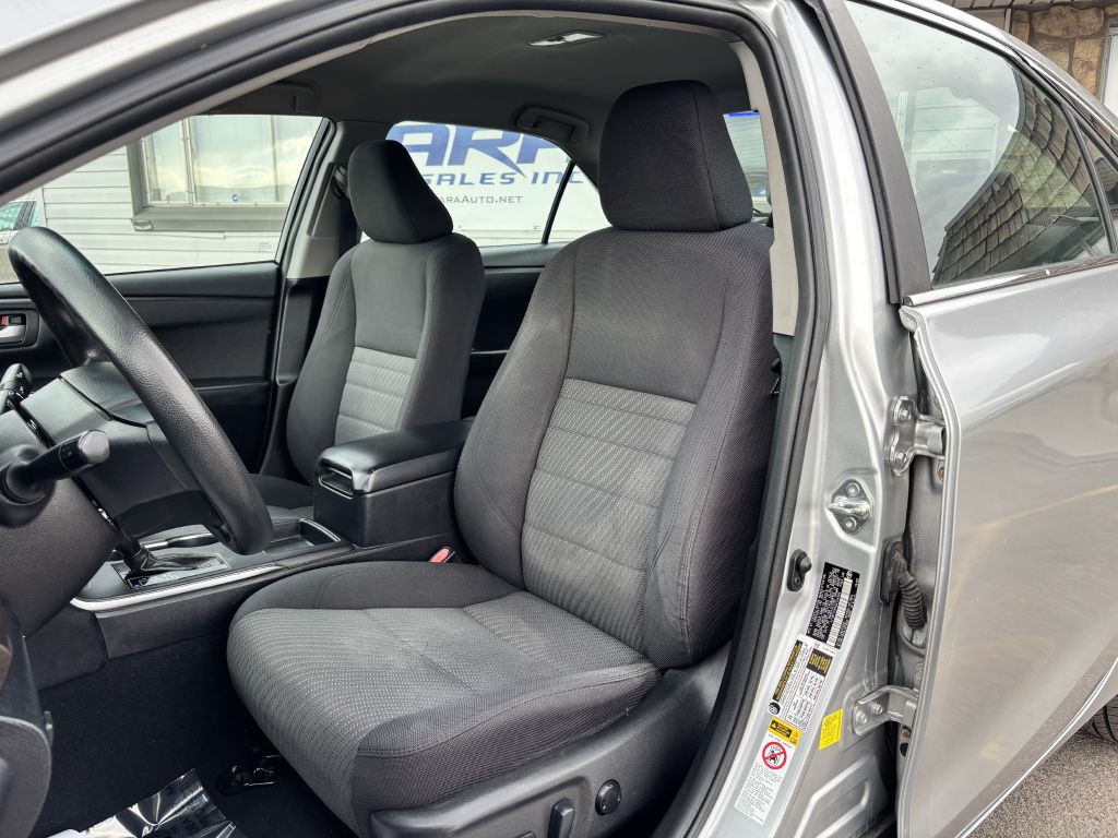 2016 Toyota Camry Image 13