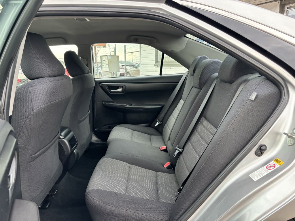 2016 Toyota Camry Image 16