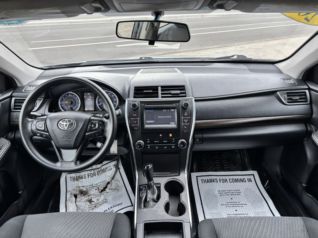 2016 Toyota Camry Image 17