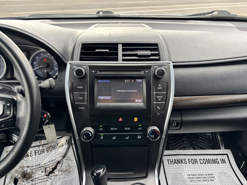 2016 Toyota Camry Image 18