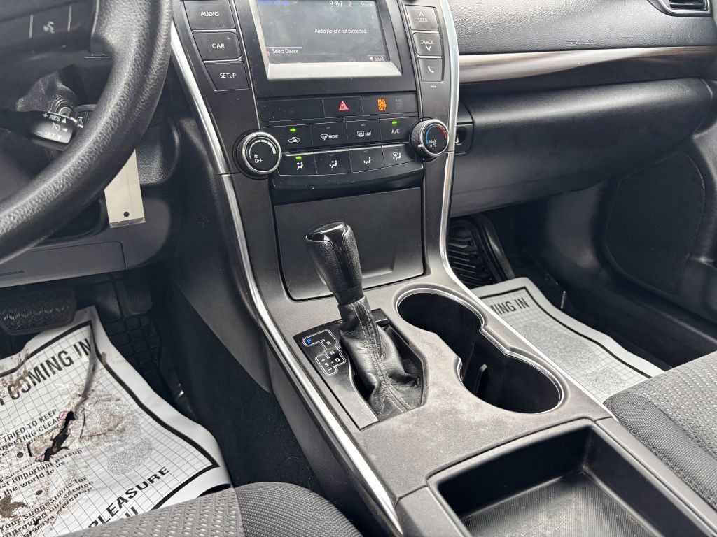 2016 Toyota Camry Image 19