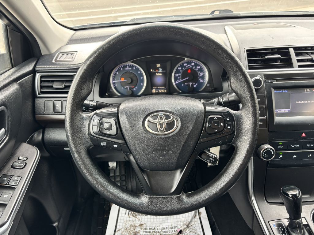 2016 Toyota Camry Image 21