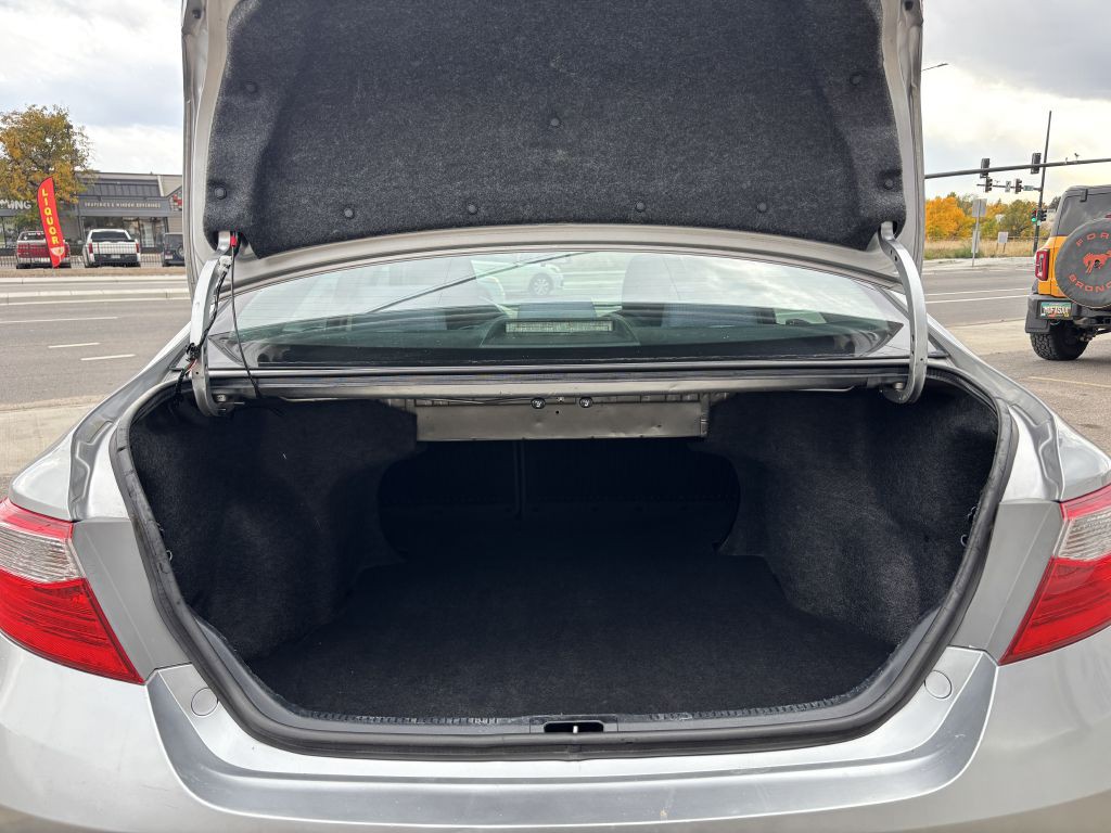 2016 Toyota Camry Image 25