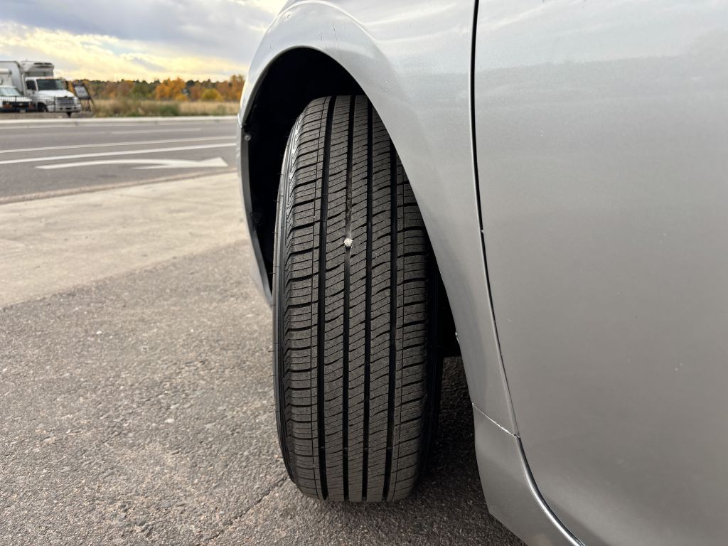 2016 Toyota Camry Image 27