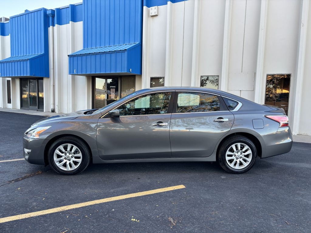 2015 Nissan Altima Image 4