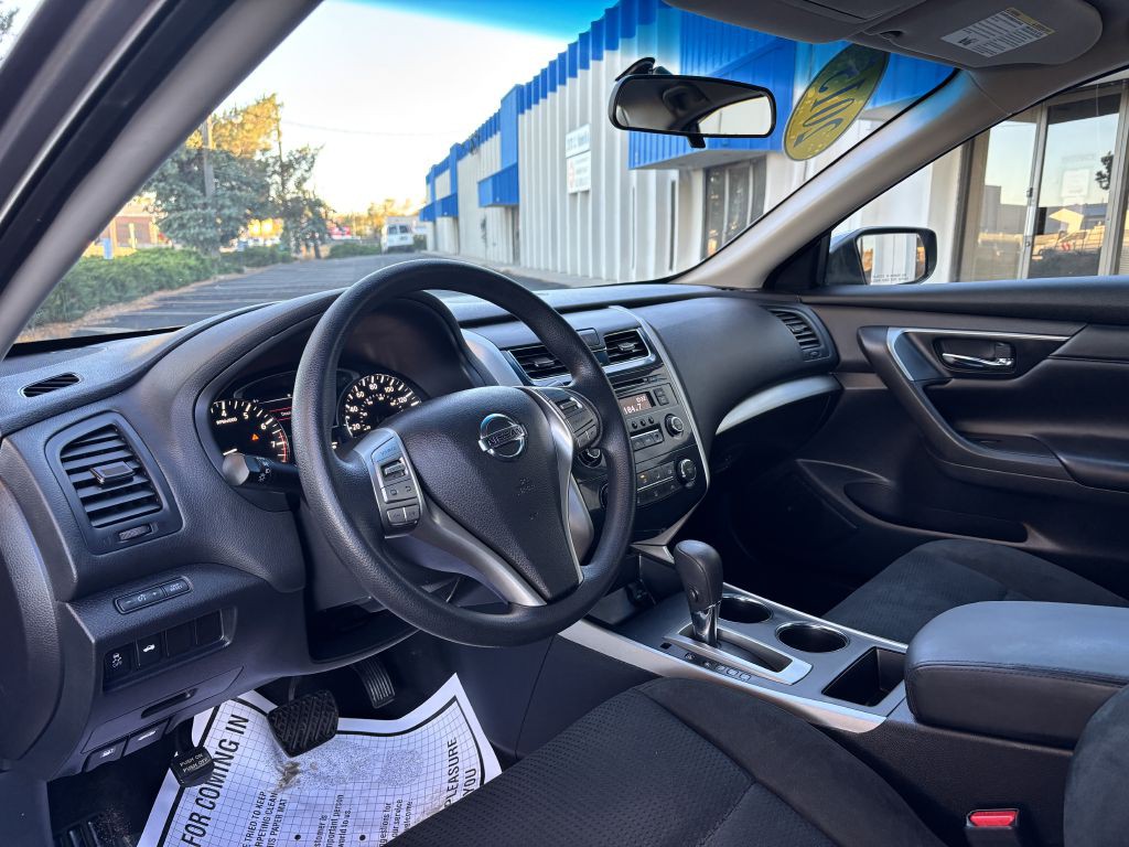 2015 Nissan Altima Image 11