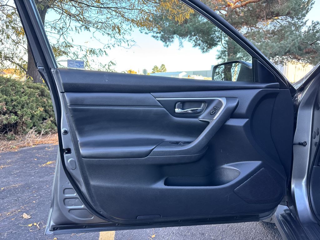 2015 Nissan Altima Image 15