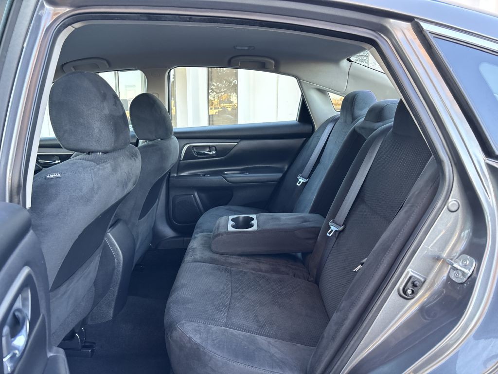 2015 Nissan Altima Image 16
