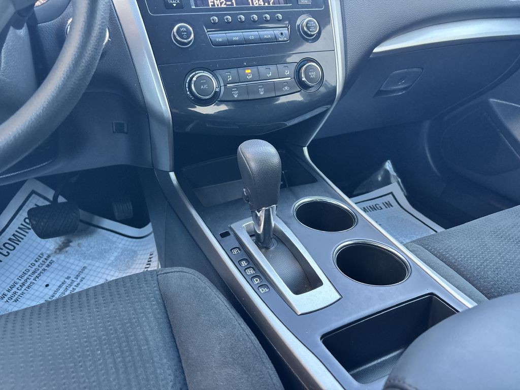 2015 Nissan Altima Image 19