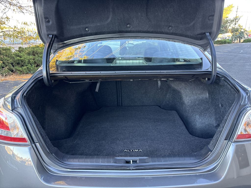 2015 Nissan Altima Image 24