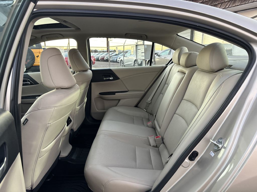 2016 Honda Accord Image 17